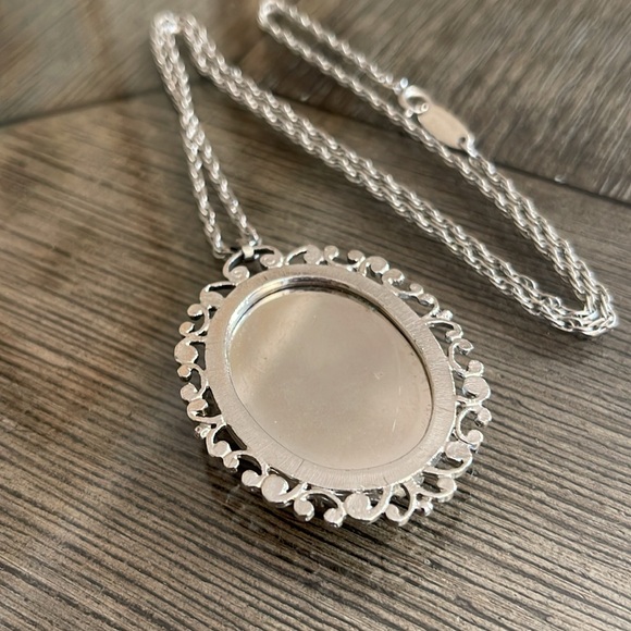 Vintage Whiting & Davis Frosted Floral Cameo, Silver-tone Chain - Picture 4 of 16